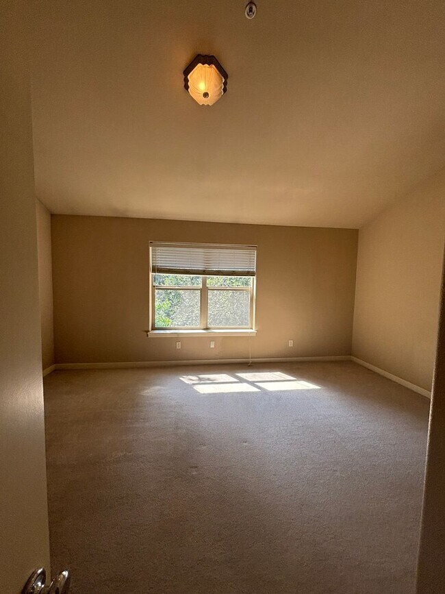 Building Photo - 5cart01