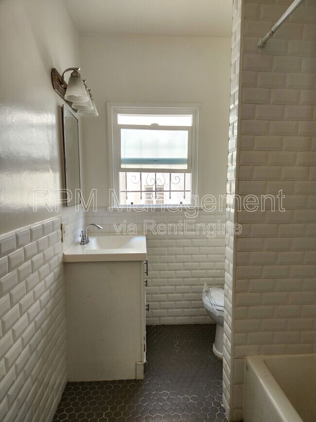 Building Photo - 1781 N Orchid Ave