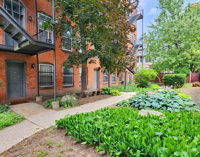 Building Photo - Brownstone charm! 1Bed1bath, first floor brownstone rowhouse condo. Prime location