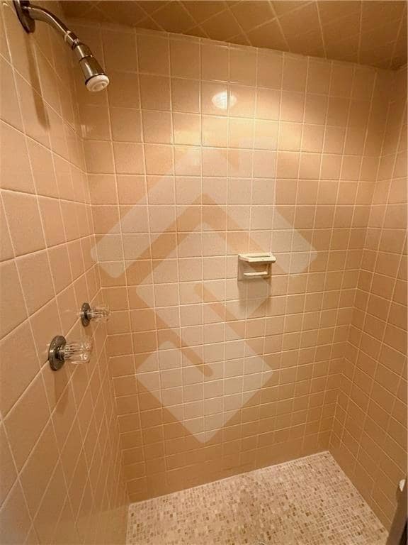 Building Photo - 140 Spring Dr