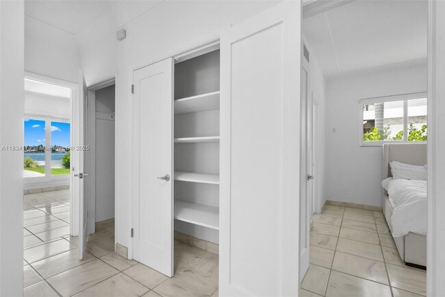 Building Photo - 205 N Hibiscus Dr