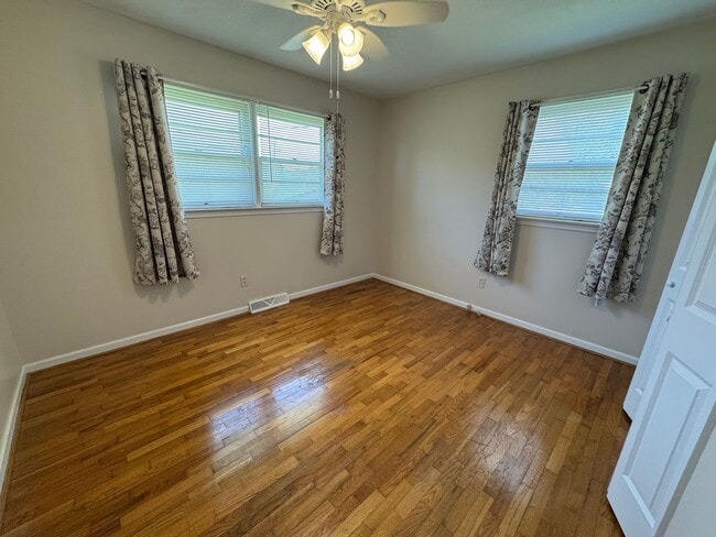 Building Photo - Nice 3/2 House in Lindale- $1,495