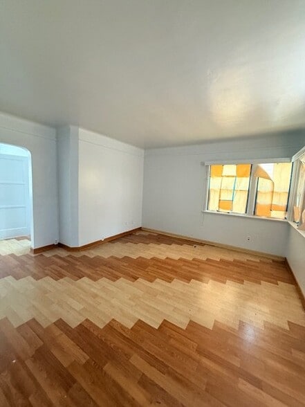 Building Photo - 4401 E 52nd St