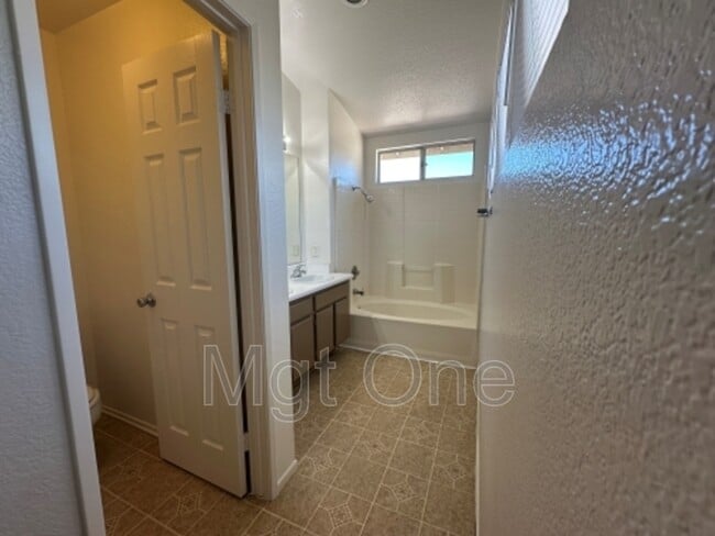 Building Photo - 1240 Lilac Ridge Dr