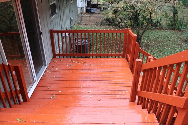 Building Photo - Spacious 4-bedroom, 1.5-bath home located ...