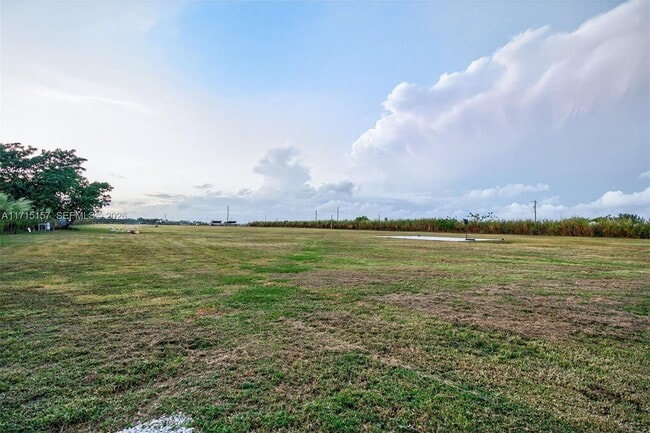 Building Photo - 3640 SW 22nd St