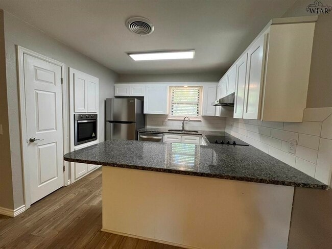 Building Photo - 5503 Hooper Dr