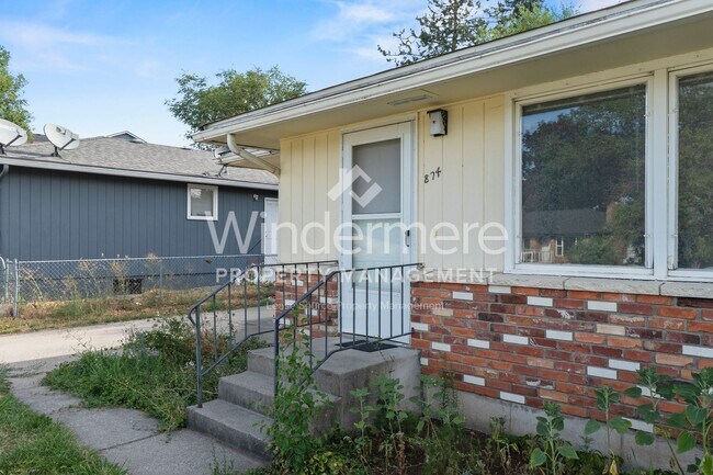 Building Photo - 822-824 N Wilbur Rd