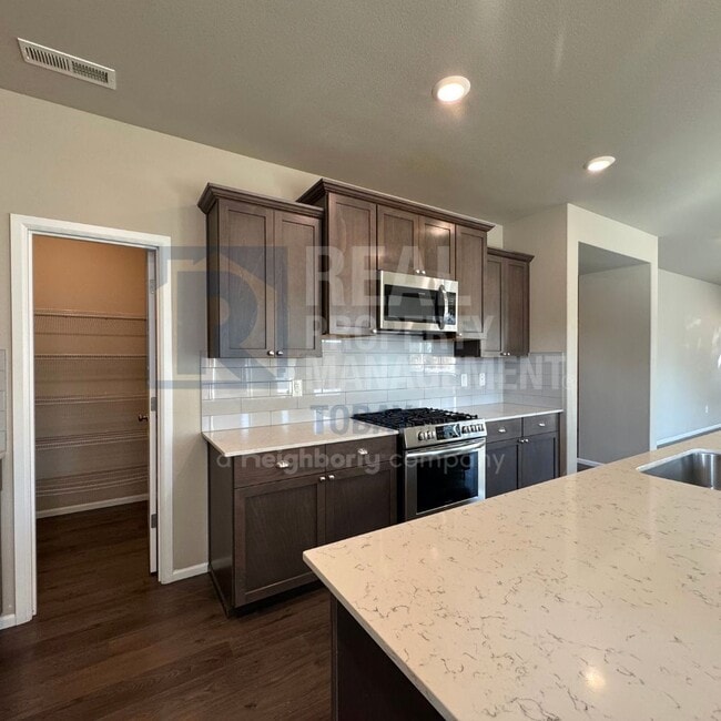 Building Photo - Beautiful Modern 3 Bedroom In Puyallup!!