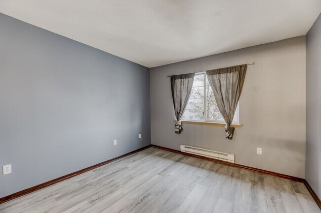 Building Photo - 2BR/2BA Everett Condo: Fresh Updates + Gated Access!