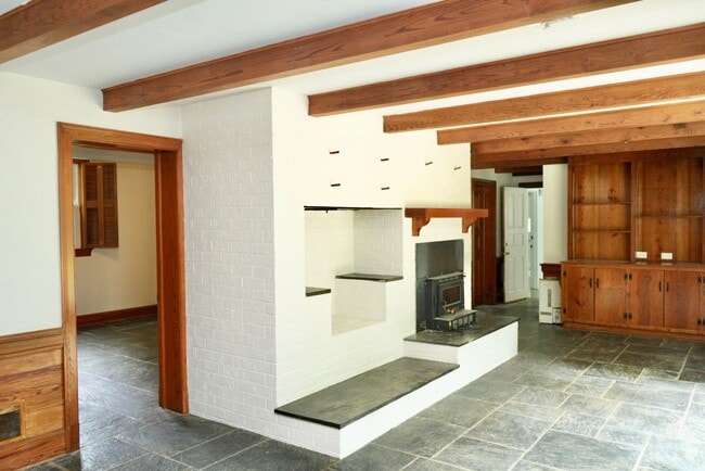 Building Photo - 4419 Dickerson Rd