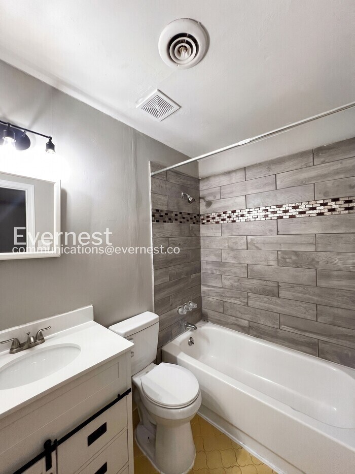 Building Photo - 5787 Northland Dr
