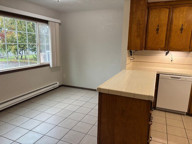 Building Photo - Beautiful 3 Bed /1.5 Bath Townhouse in Albany