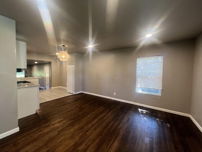 Building Photo - 4 Bedroom/2 Bathroom with 2 Living Rooms!