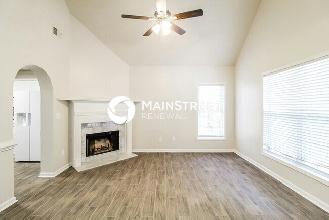 Building Photo - 3 Bedroom Pet-Friendly Home in Covington, GA with Main Street Renewal