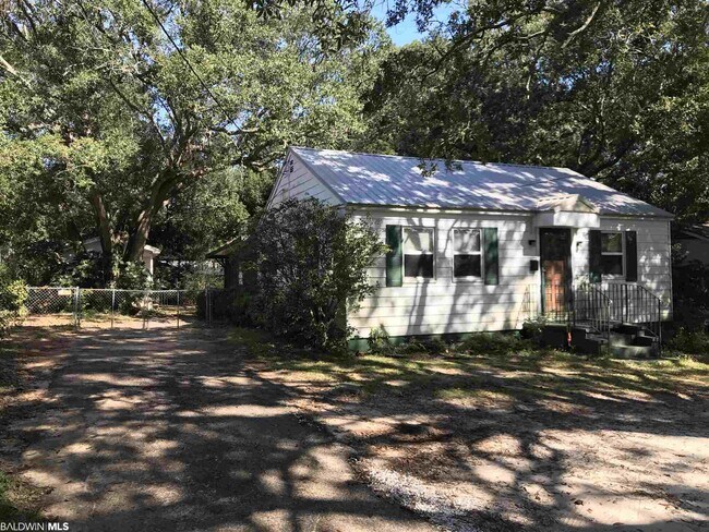 Building Photo - 523 Stimpson Ave