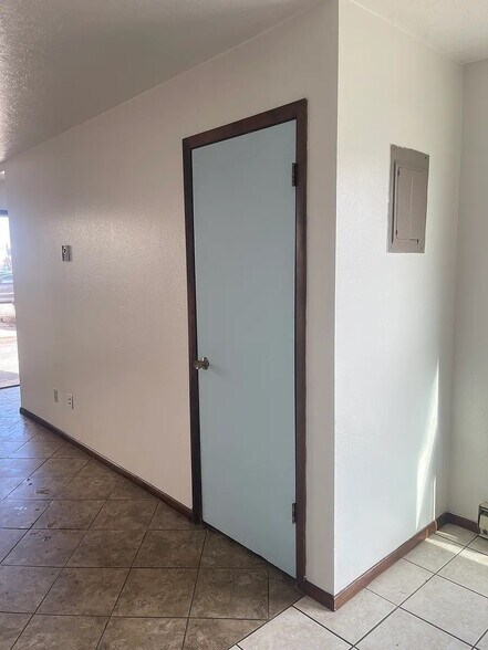 Building Photo - 1029 S 200 W