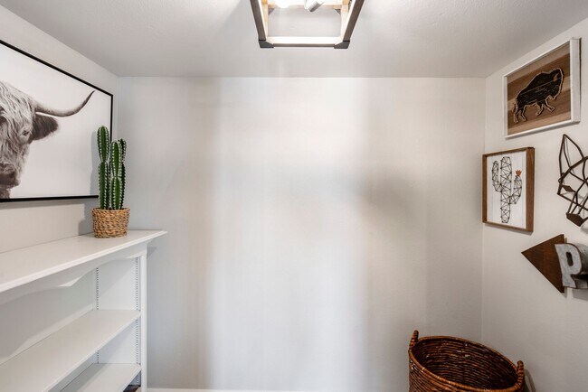 Building Photo - **STUNNING 3 BEDROOM/2 BATHROOM FULLY RENOVATED HOME IN SCOTTSDALE!! (THUNDERBIRD & 52ND ST)**