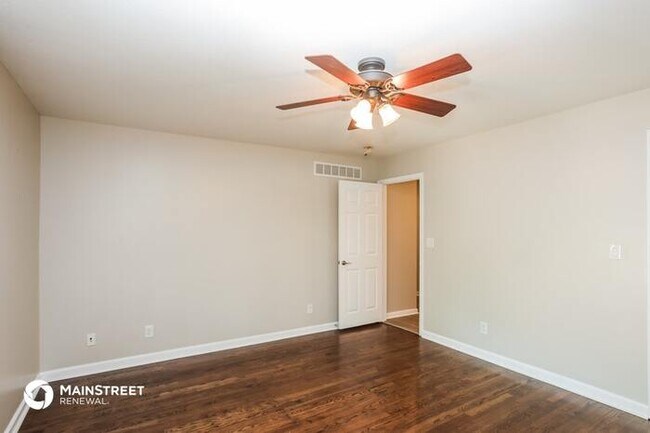 Building Photo - 410 N EUGENE FIELD RD, CLAYCOMO, MO 64119