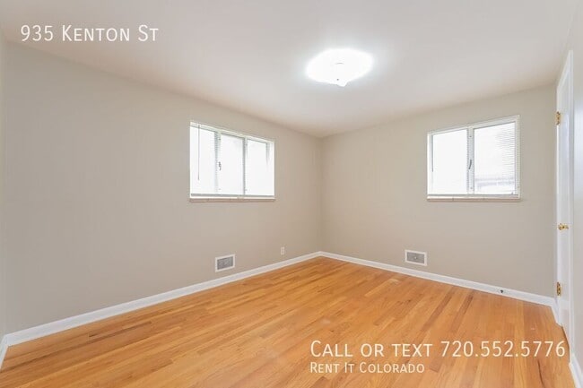 Building Photo - 935 Kenton St