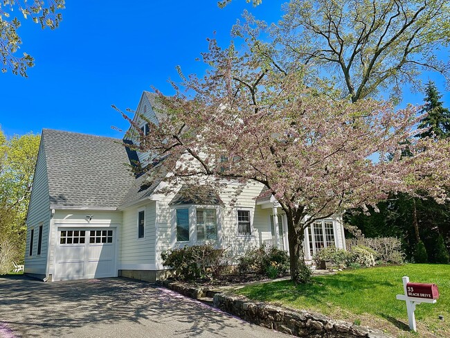 Primary Photo - 33 Beach Dr