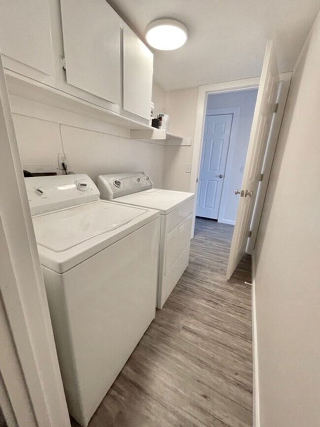 Building Photo - Renovated 2 Story Briargate Home with 3 Be...