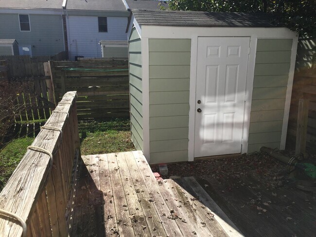 Building Photo - Spacious 2bd/1.5bth Condo Located in Laurel Square!!