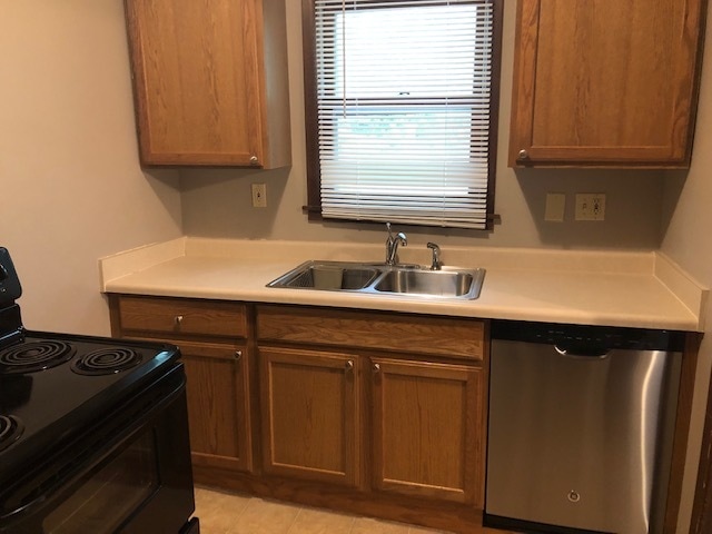 Building Photo - 220 Melrose Ct