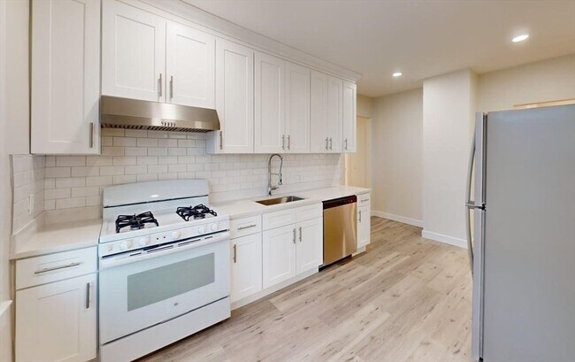 Building Photo - 391 Linwood Ave