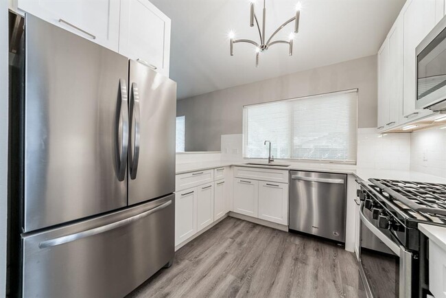 Building Photo - 10429 Firethorn Ln