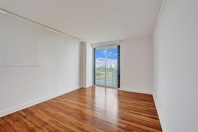 Building Photo - 20281 E Country Club Dr