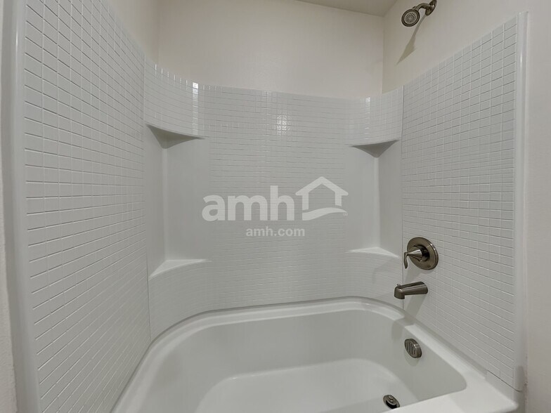 Building Photo - 13911 106th Ave E