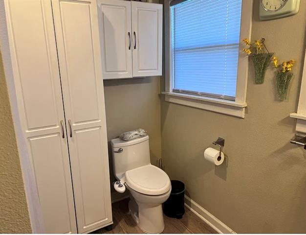 Building Photo - 208 N Walnut St