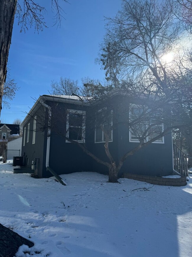 Building Photo - Single Family Home - GREAT Location - High End Finishes