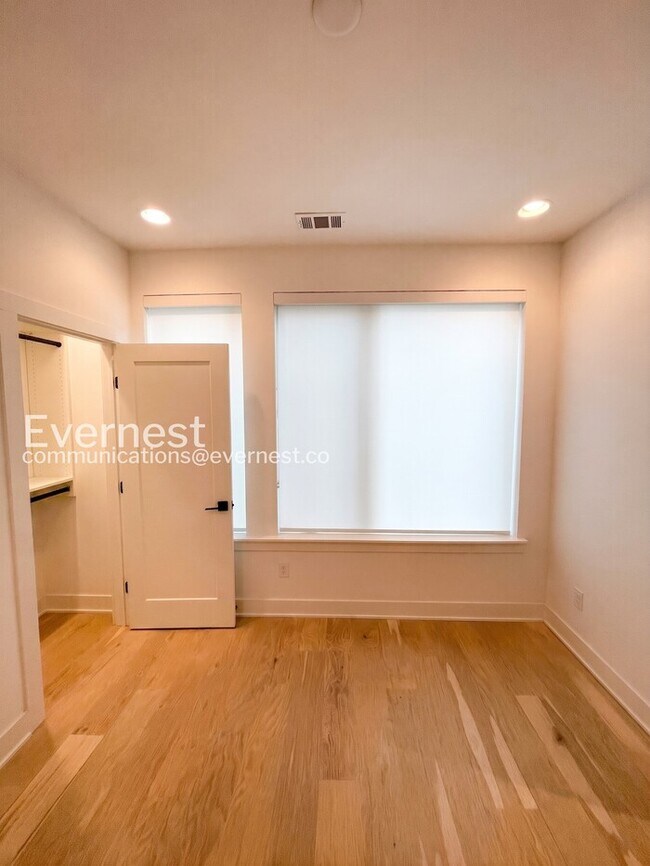 Building Photo - 3 Bed/3.5 Bath Home with Garage / Available Now!
