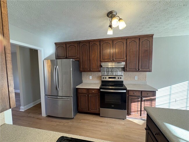 Building Photo - 933 Kendall Park Dr