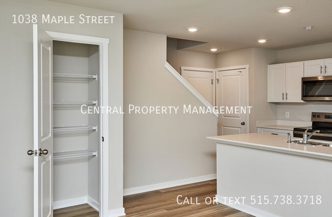 Building Photo - 1038 Maple St