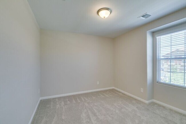 Building Photo - Bright & Spacious 3-Bedroom Home in Inspirada