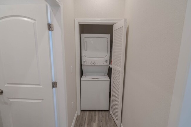 Building Photo - COMING SOON! Single Story 3 Bedroom Home for Rent in Canyon Country!