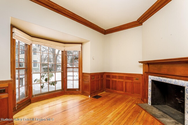 Building Photo - 43 Crown St