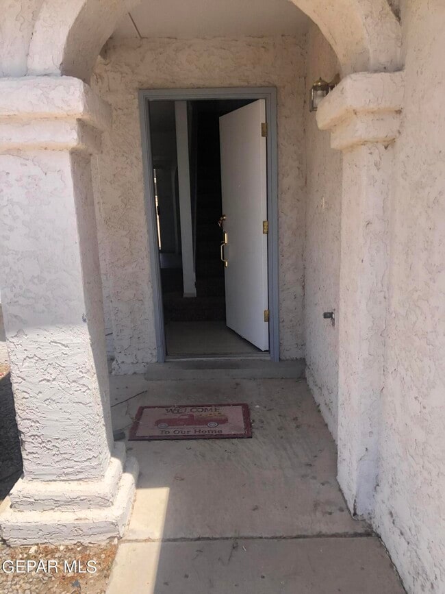 Building Photo - 409 Valle Fertil Dr