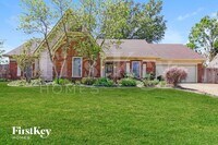Building Photo - 3707 Oak Forest Dr