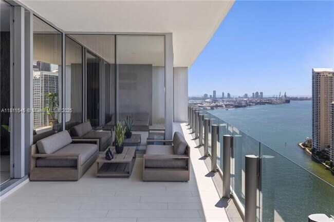 Building Photo - 300 Biscayne Blvd Way