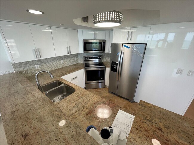 Building Photo - 8911 Collins Ave