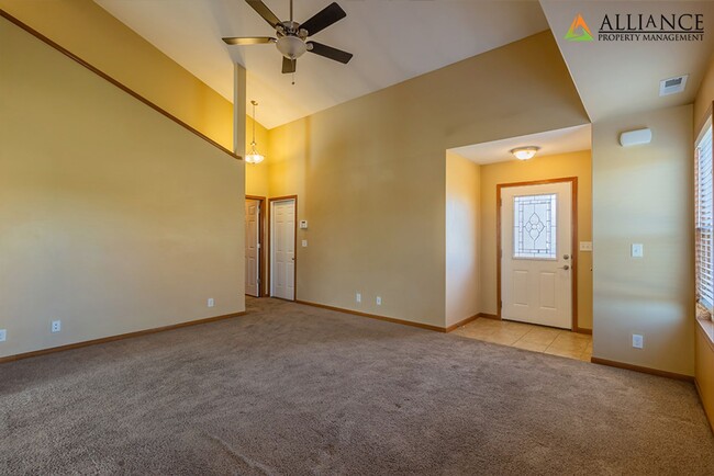 Building Photo - 360° VIRTUAL TOUR ~ Over-sized duplex! Two...