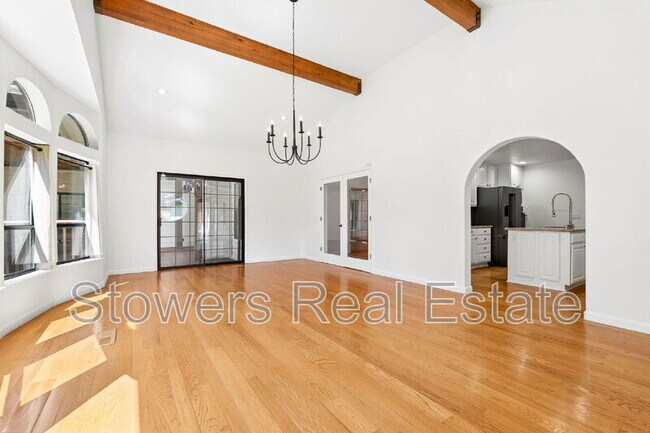 Building Photo - 1121 Douglas Ct