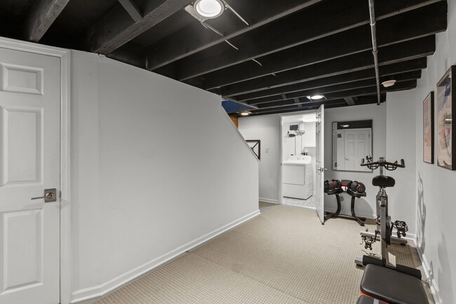 Building Photo - 3039 Spring Wy