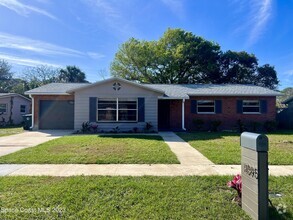 Building Photo - 1095 Coronado Dr