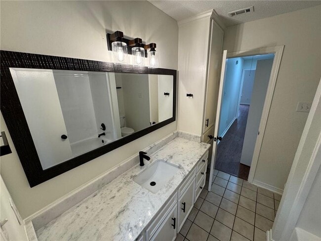 Building Photo - 1117 Pinemont Dr