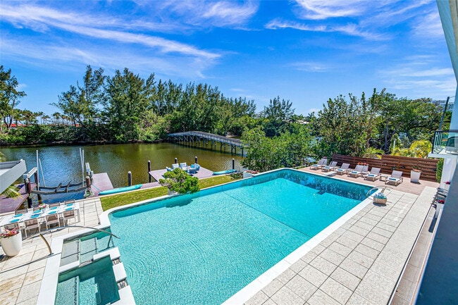 Building Photo - 1430 S Ocean Dr